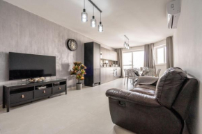 Brand New 3BR Apartment close to all amenities
